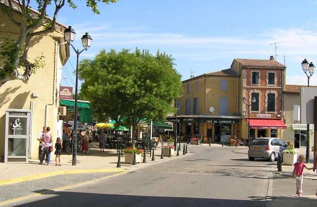 Le Mas De L'Amandier Saint-Saturnin-lès-Avignon Eksteriør billede