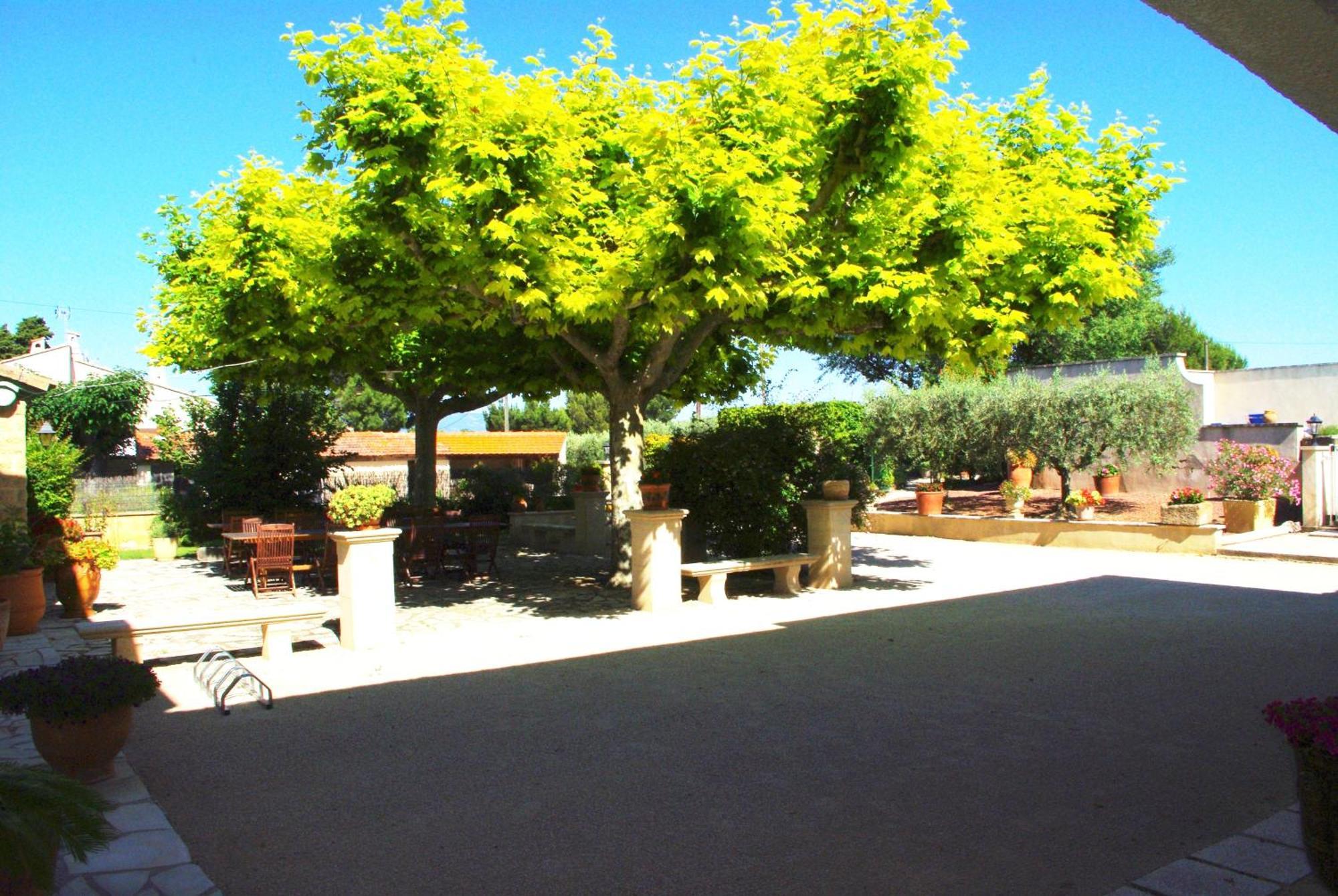 Le Mas De L'Amandier Saint-Saturnin-lès-Avignon Eksteriør billede