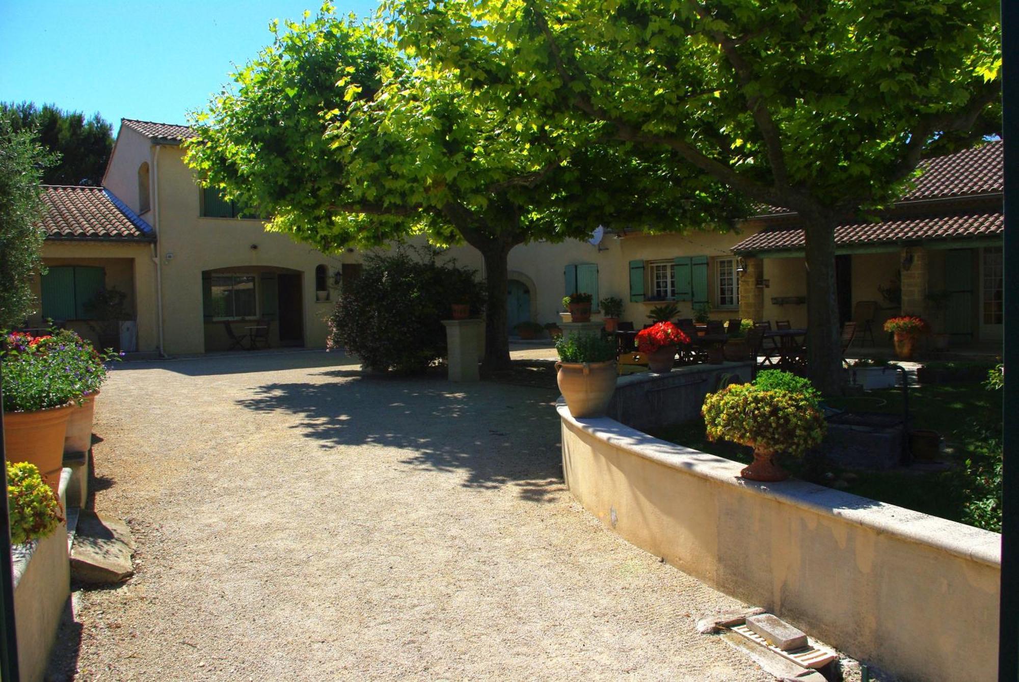 Le Mas De L'Amandier Saint-Saturnin-lès-Avignon Eksteriør billede