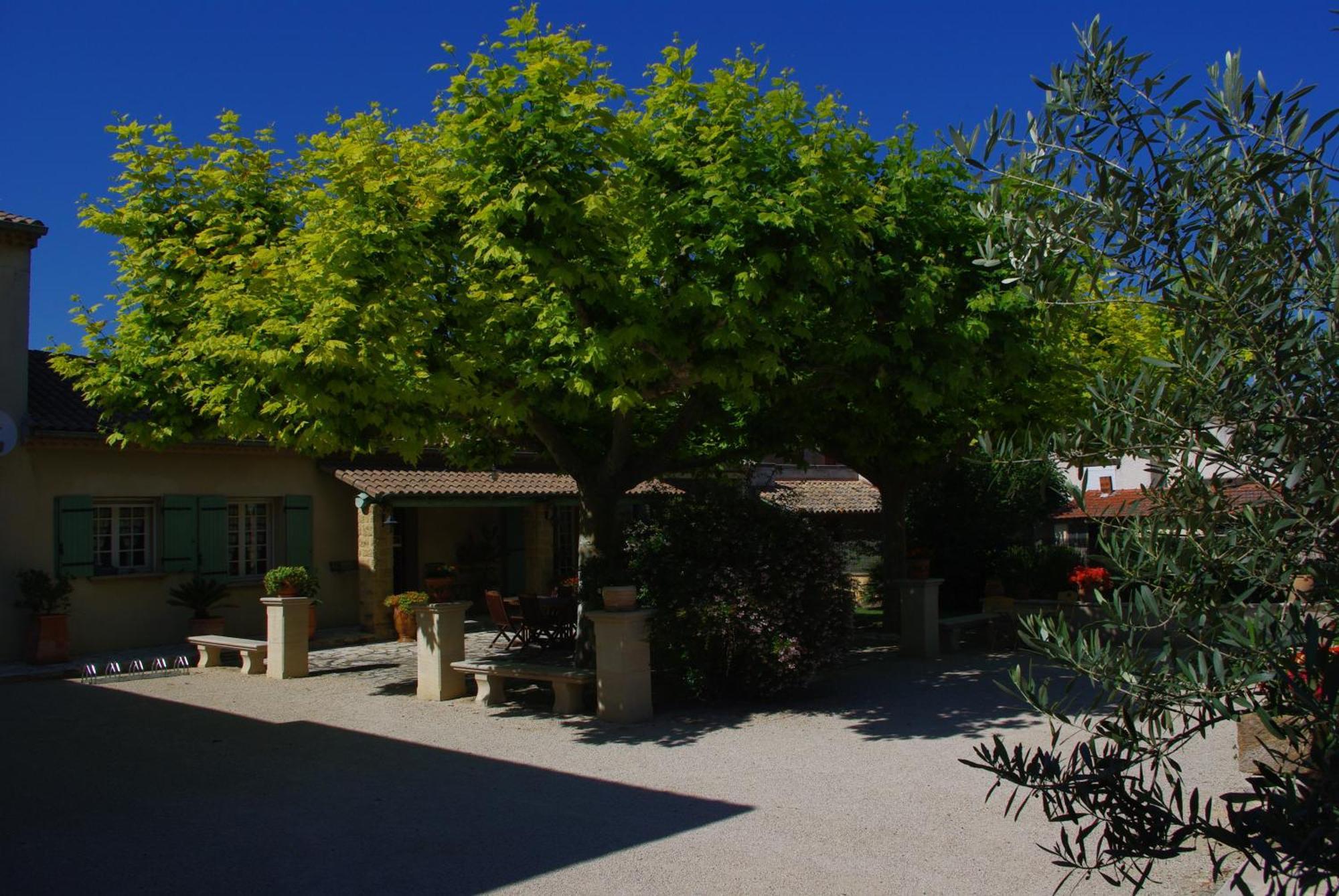 Le Mas De L'Amandier Saint-Saturnin-lès-Avignon Eksteriør billede